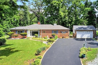 351 N 66th St, Belleville, IL 62223