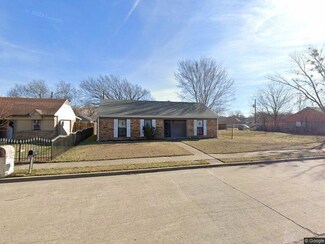 370 Legacy Dr, Dallas, TX 75217