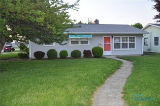 1738 Moore St, Fremont, OH 43420