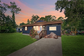18812 Carr Dr, Lutz, FL 33559