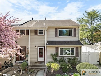 77 Larry Ct, Dayton, NJ 08810