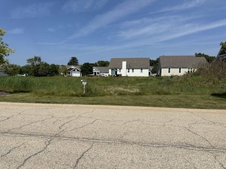 40445 N South Newport Dr, Antioch, IL 60002