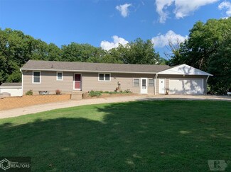 11512 Woody Ln, West Burlington, IA 52655