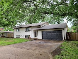 1419 E 14th Ave, Winfield, KS 67156