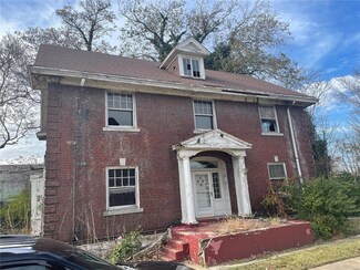6075 W Cabanne Place, Saint Louis, MO 63112