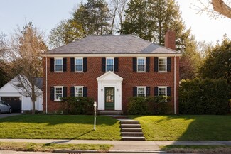 170 Reservoir Rd, Chestnut Hill, MA 02467