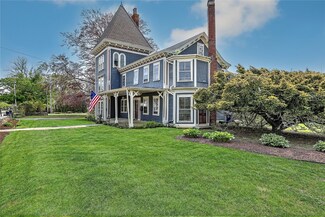 1303 Hope St, Bristol, RI 02809