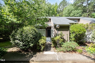 16 Tottenham Ln, Chapel Hill, NC 27517