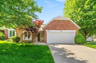 8592 Caenen Lake Ct, Lenexa, KS 66215