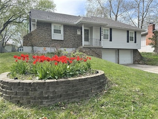 1005 SE Alice St, Blue Springs, MO 64014