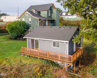 449 SW 10th St, Newport, OR 97365
