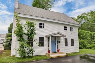 57 Central St, Farmington, NH 03835