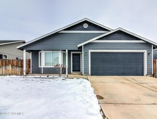 505 Mount Adams St, Moxee, WA 98936
