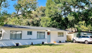 415 Avon Ln, Mary Esther, FL 32569