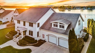 718 Lakeside St, La Porte, IN 46350