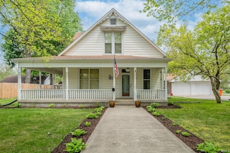 521 S Riverside Dr, Winamac, IN 46996