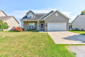 915 E Newkirk St, Tuscola, IL 61953