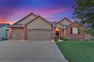 524 Stone Lake Dr, Augusta, KS 67010