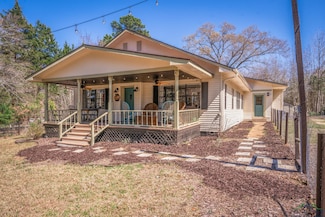 2730 E Lake Dr, Gladewater, TX 75647