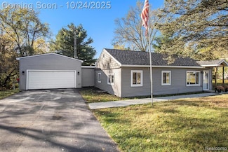 8382 E Baldwin Rd, Goodrich, MI 48438