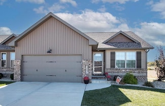 100 Field Crossing Dr Unit B, Highland, IL 62249