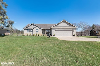 706 Sunnybeach Dr, White Lake, MI 48386