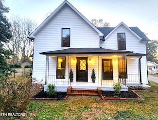 1011 S Court St, Maryville, TN 37803