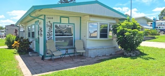 7820 Wire Rd, Zephyrhills, FL 33540