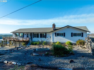 335 Sunset Dr, Reedsport, OR 97467