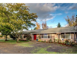 301 7th St, Dayton, OR 97114