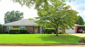 107 Crossgate Dr, Elmore, AL 36025