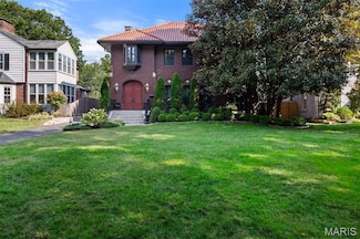 7061 Westmoreland Dr, Saint Louis, MO 63130