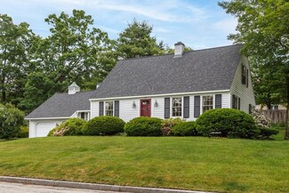 37 Mayflower Dr, Manchester, NH 03104
