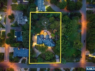550 Summit St, Englewood Cliffs, NJ 07632