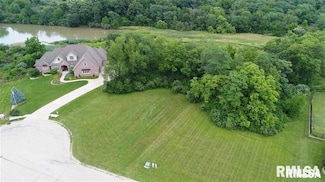 1616 Grandlake Ct, Pekin, IL 61554