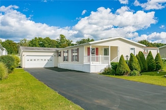6295 Lambert St, Victor, NY 14564