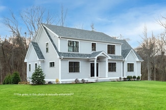 141 Dearborn Rd, Greenland, NH 03840