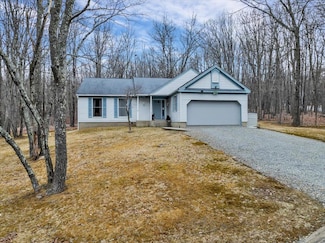 102 Jonas Mountain Dr, Albrightsville, PA 18210