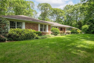 100 Foxhunt Crescent, Syosset, NY 11791