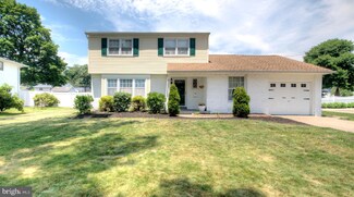 6 Oak Dr, Stratford, NJ 08084