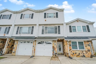 47 Carlyle Green, Staten Island, NY 10312