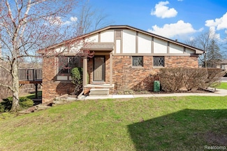 1980 Pondview Ct, Rochester Hills, MI 48309
