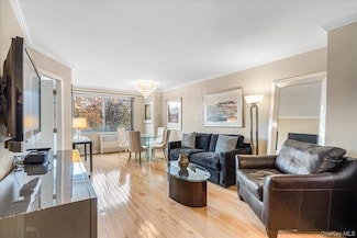 220-55 46th Ave Unit 5P, Bayside, NY 11361