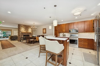 415 S Wells St Unit 304, Lake Geneva, WI 53147