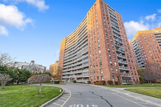 61-15 98th St Unit 11F, Rego Park, NY 11374