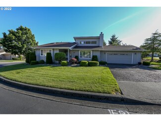 846 Brookhaven Dr, Brookings, OR 97415