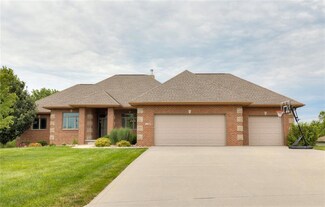 5590 NW 3rd Ct, Des Moines, IA 50313