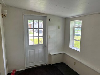 12 Flamingo Dr, Concord, NH 03303