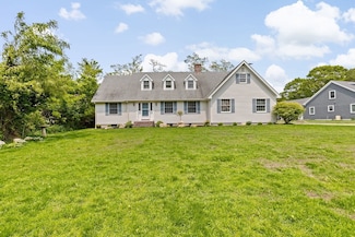 3 Plymouth Heights Rd, Sagamore Beach, MA 02562