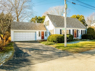 36 Megunticook St, Camden, ME 04843